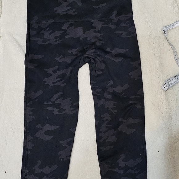 Spanx Black Camo  NWT - Picture 4 of 6